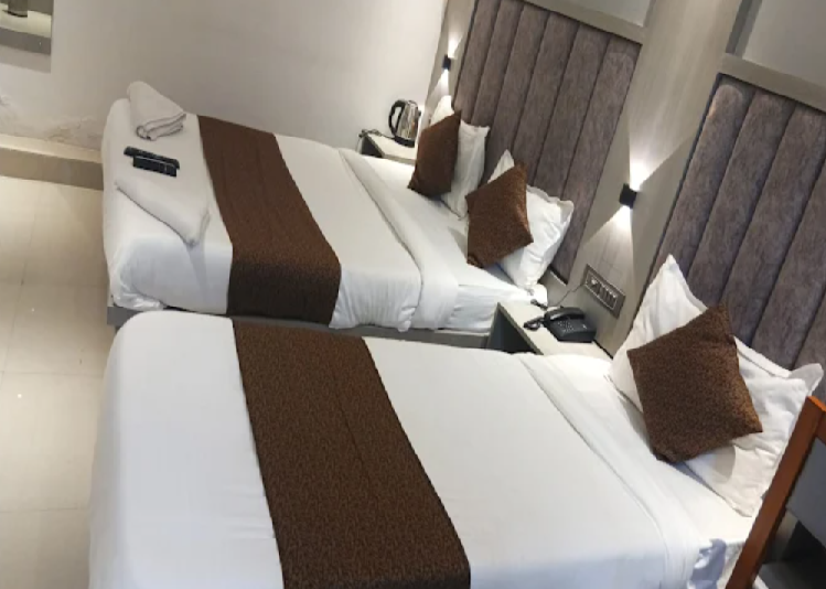 1 x Triple suite Room